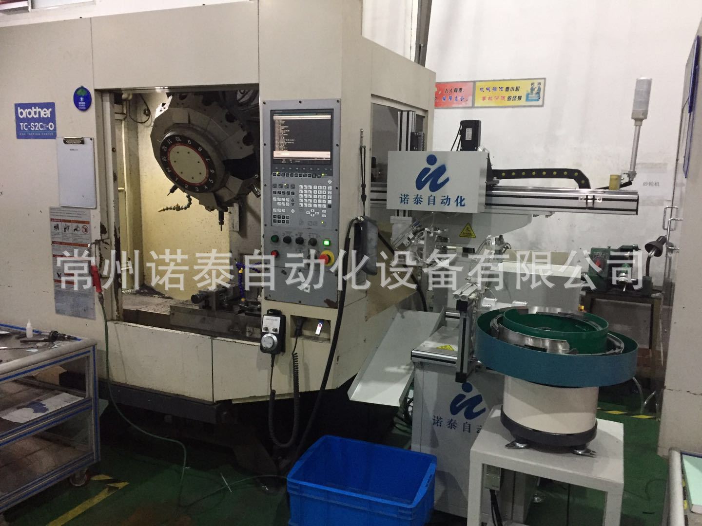 江苏某公司采购我公司的加工中心上下料机械手